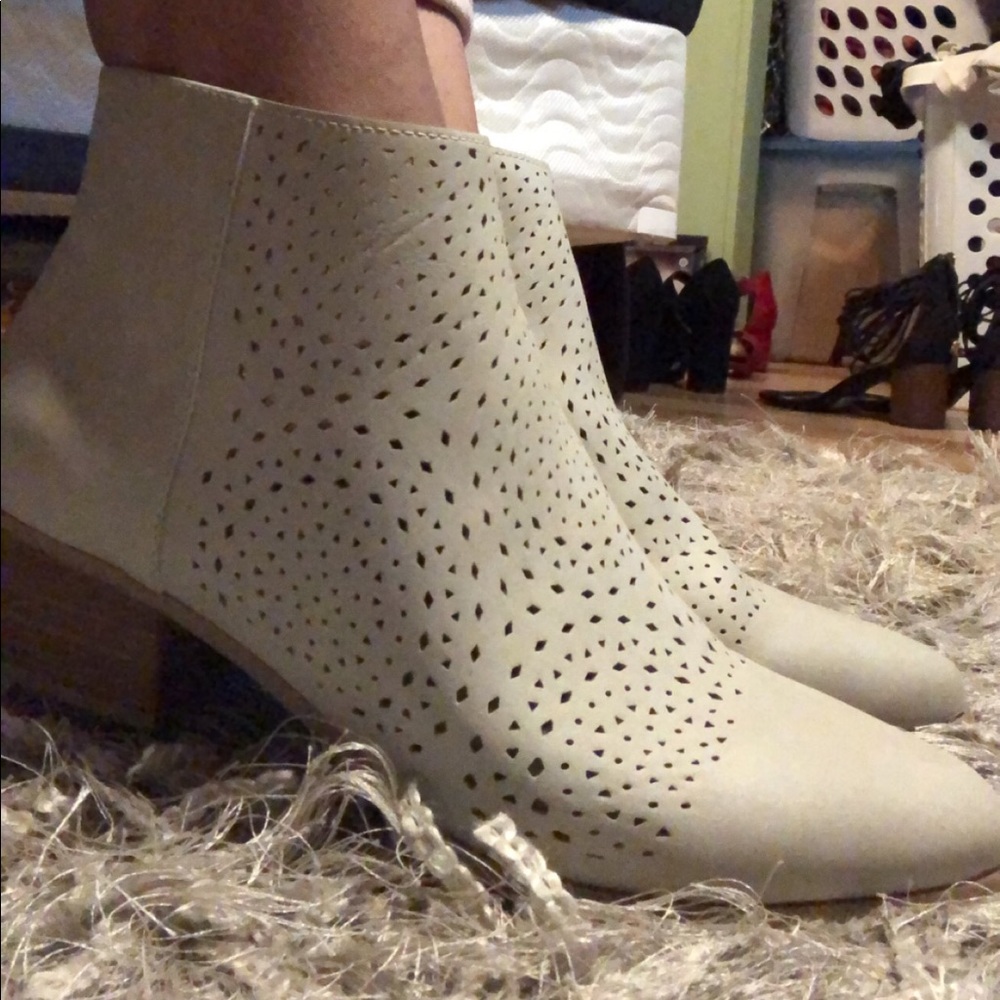 Cream Booties ♥️❣️